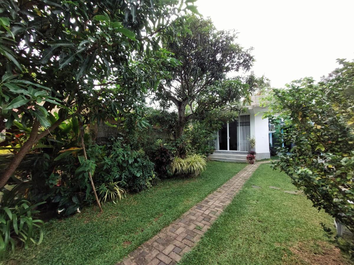Chen Villa - Near Airport Негомбо Екстериор снимка