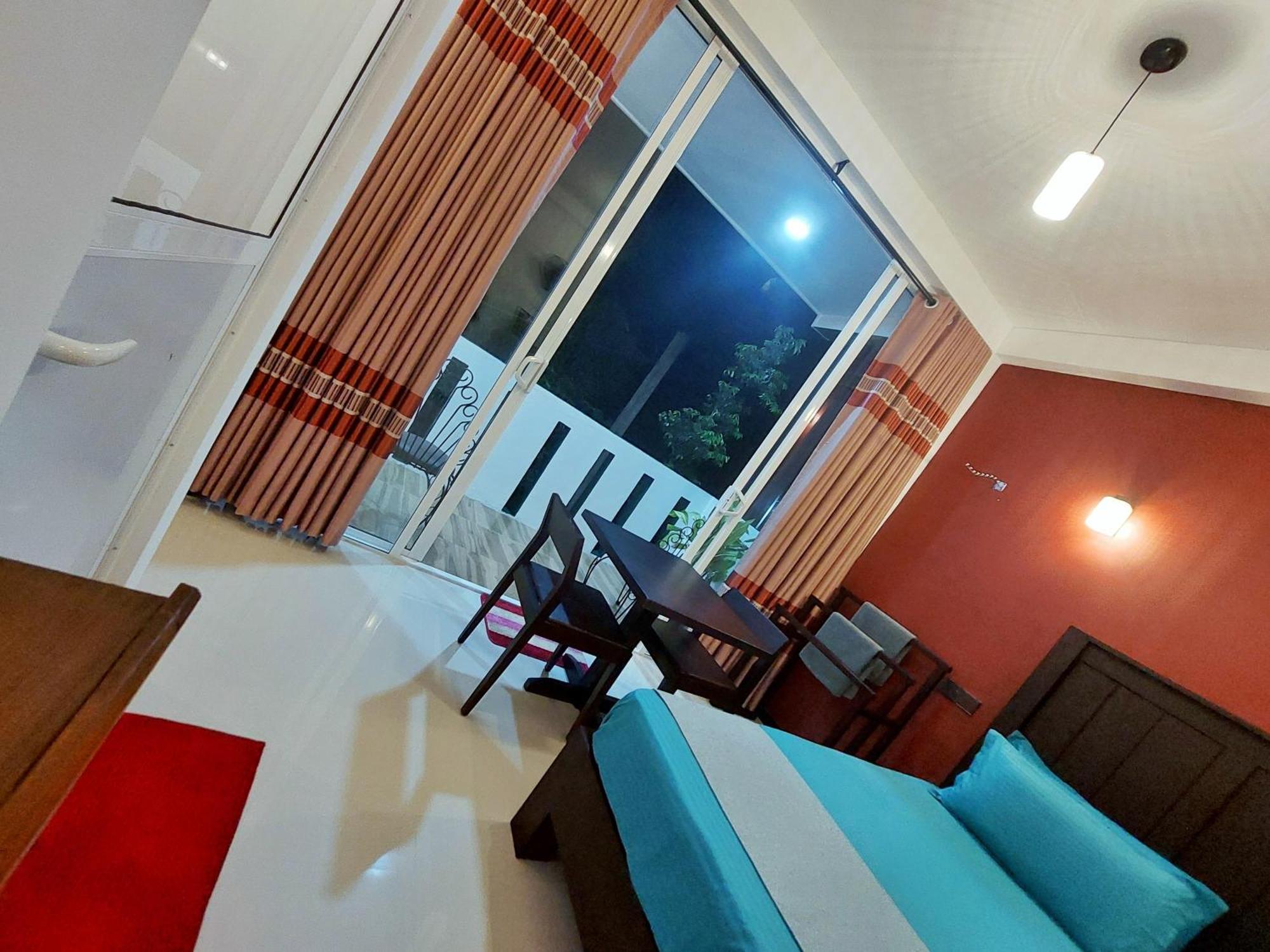 Chen Villa - Near Airport Негомбо Екстериор снимка
